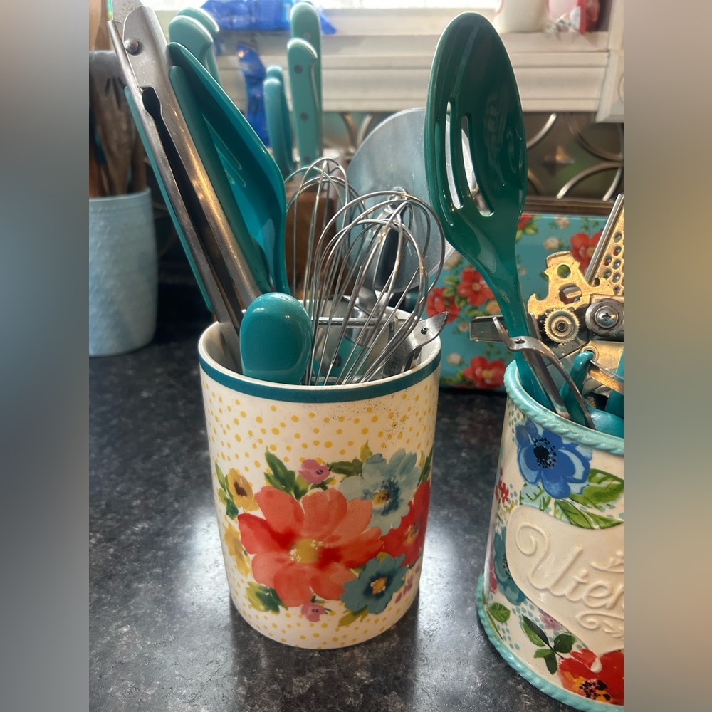 Pioneer Woman Utensils and holders